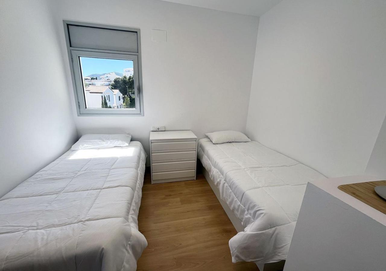 2-Bedroom Brand New Apartment Steps From The Beach Лянса Екстер'єр фото