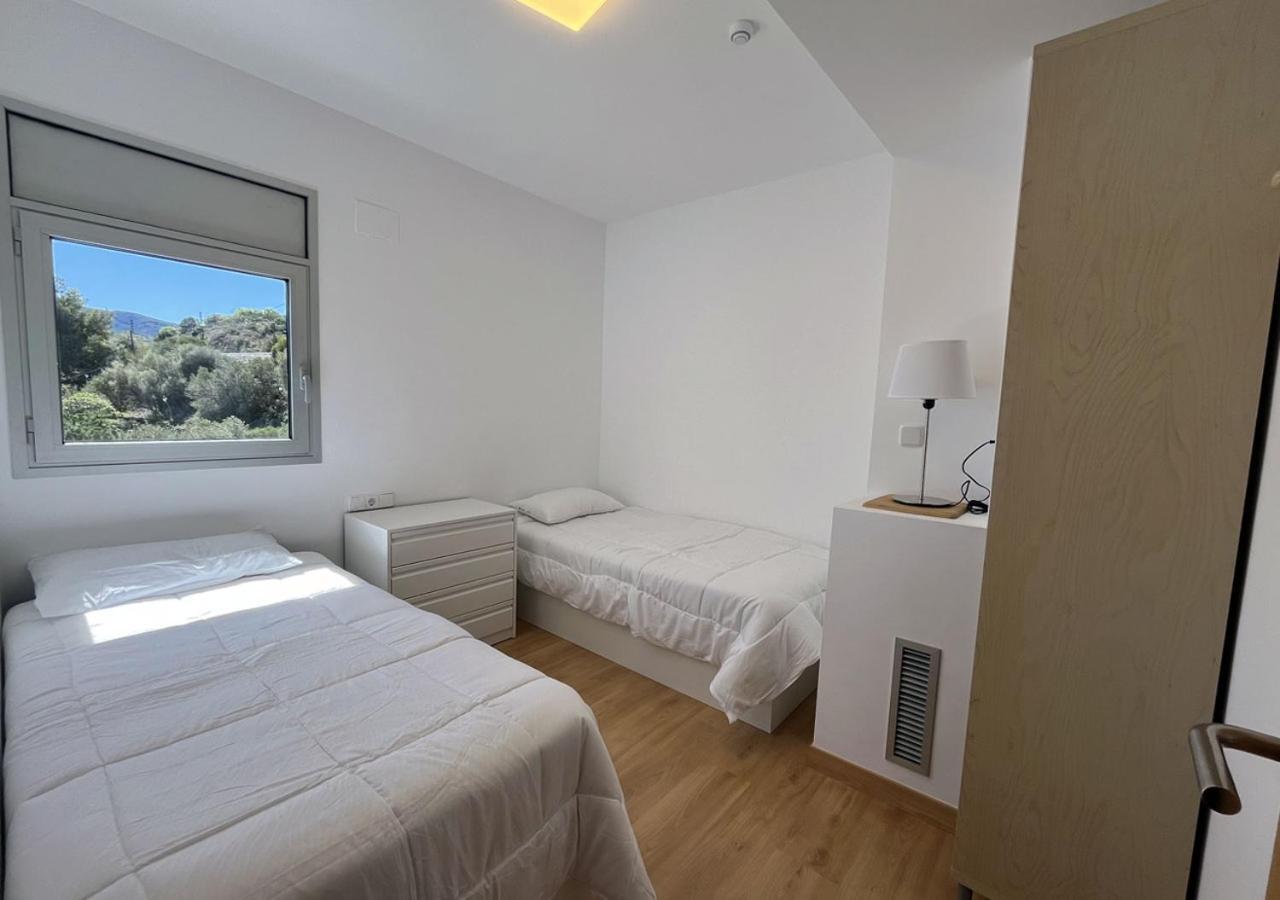 2-Bedroom Brand New Apartment Steps From The Beach Лянса Екстер'єр фото