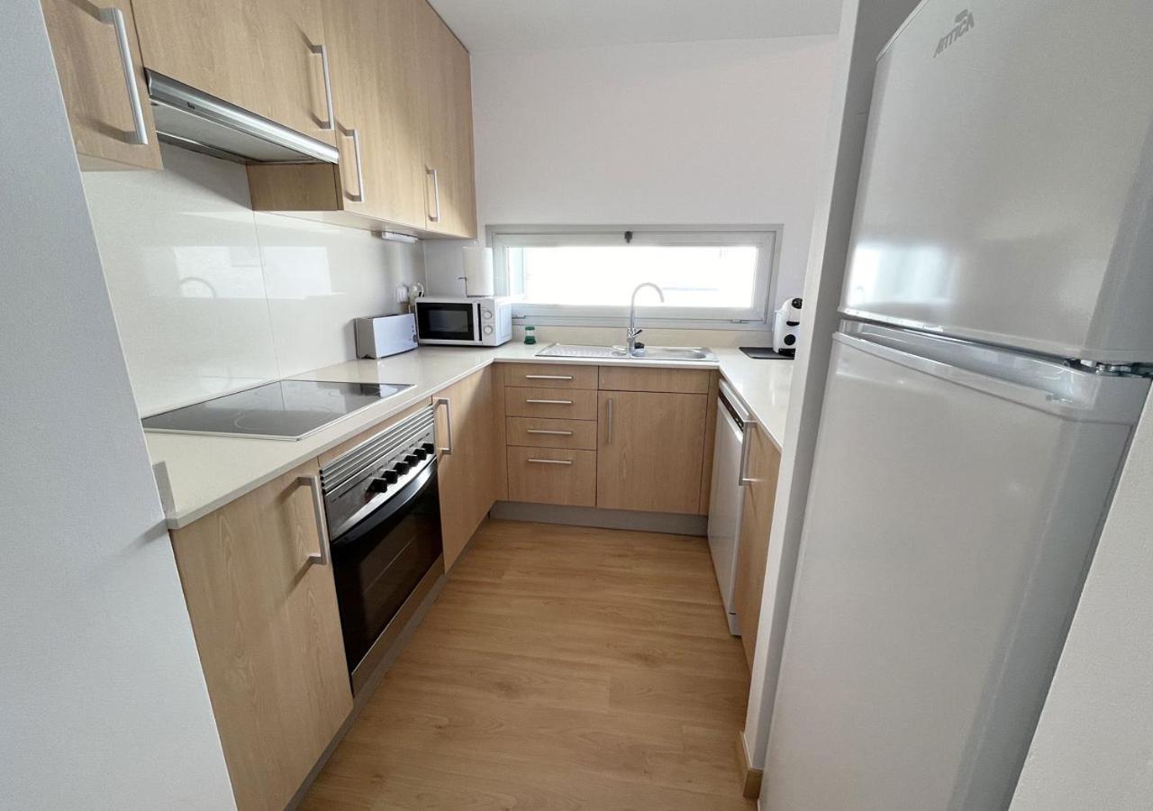 2-Bedroom Brand New Apartment Steps From The Beach Лянса Екстер'єр фото