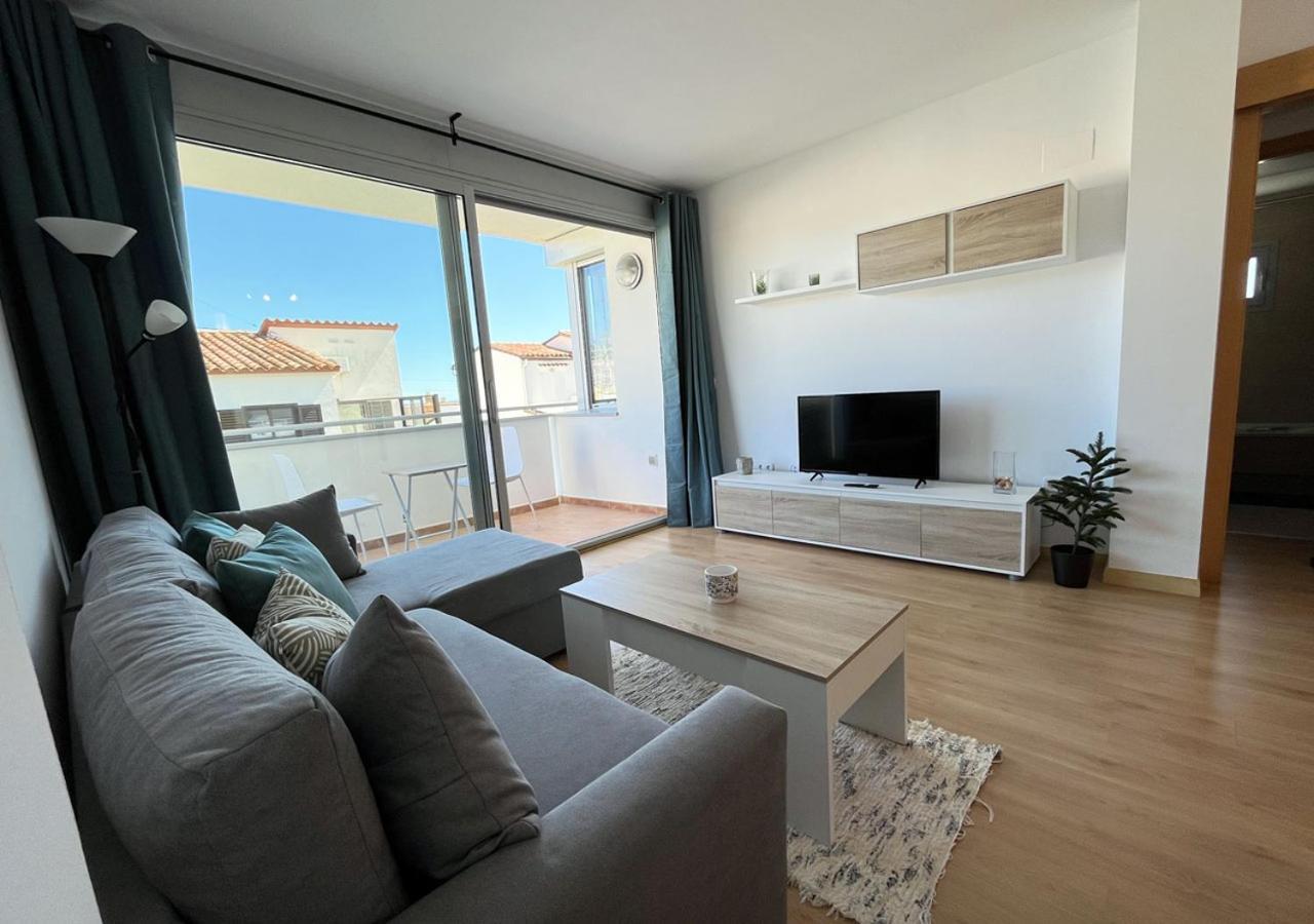 2-Bedroom Brand New Apartment Steps From The Beach Лянса Екстер'єр фото